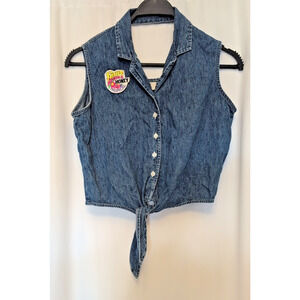 90s VTG Wmn's Top: At Last Classics L sleeveless denim buttons frnt tie w/patch